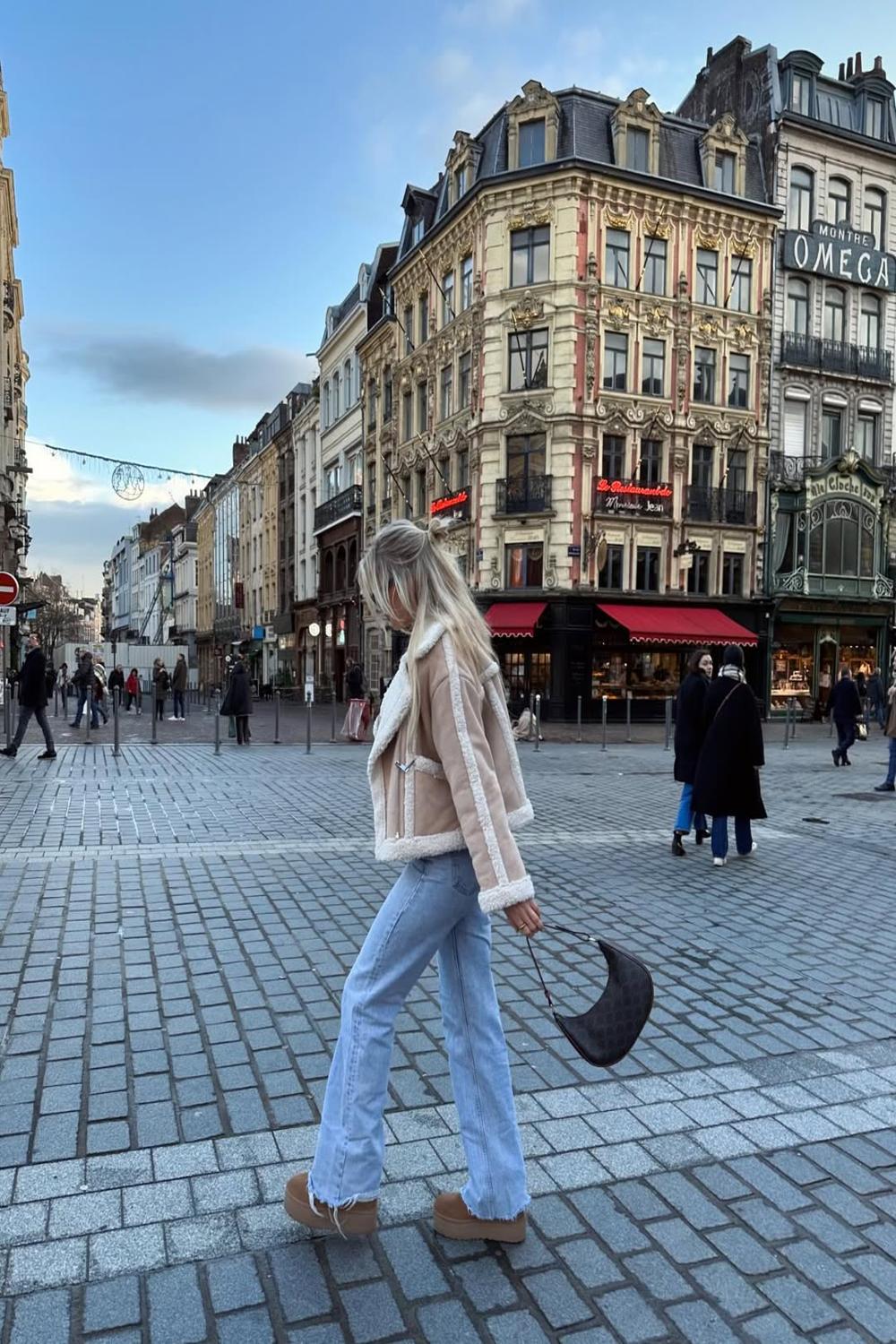 Chic Uggs Ensemble for Urban winter Strolls