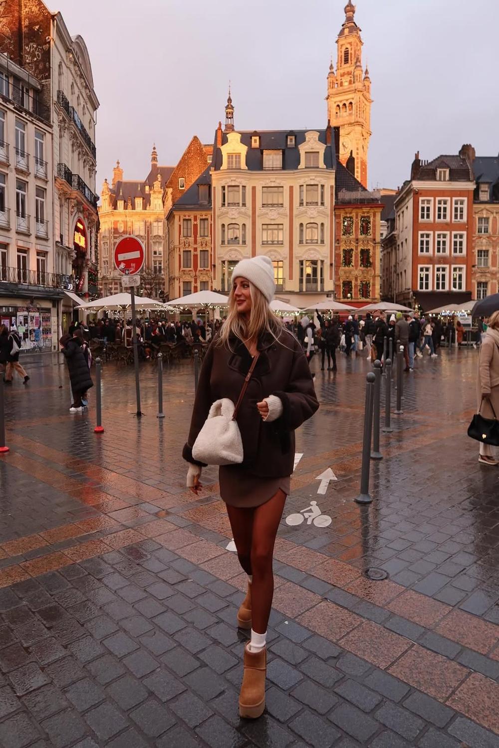 Casual winter stroll ​in Uggs and cozy layers