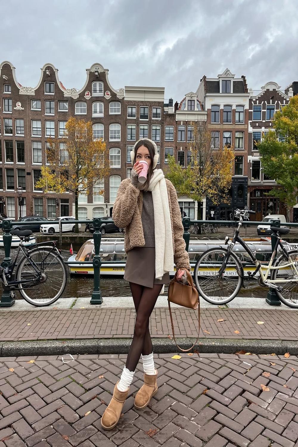Cozy Uggs⁤ Outfit for Crisp Fall Days