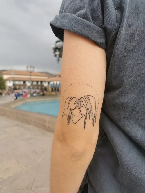 Lesbians Making Out Outline