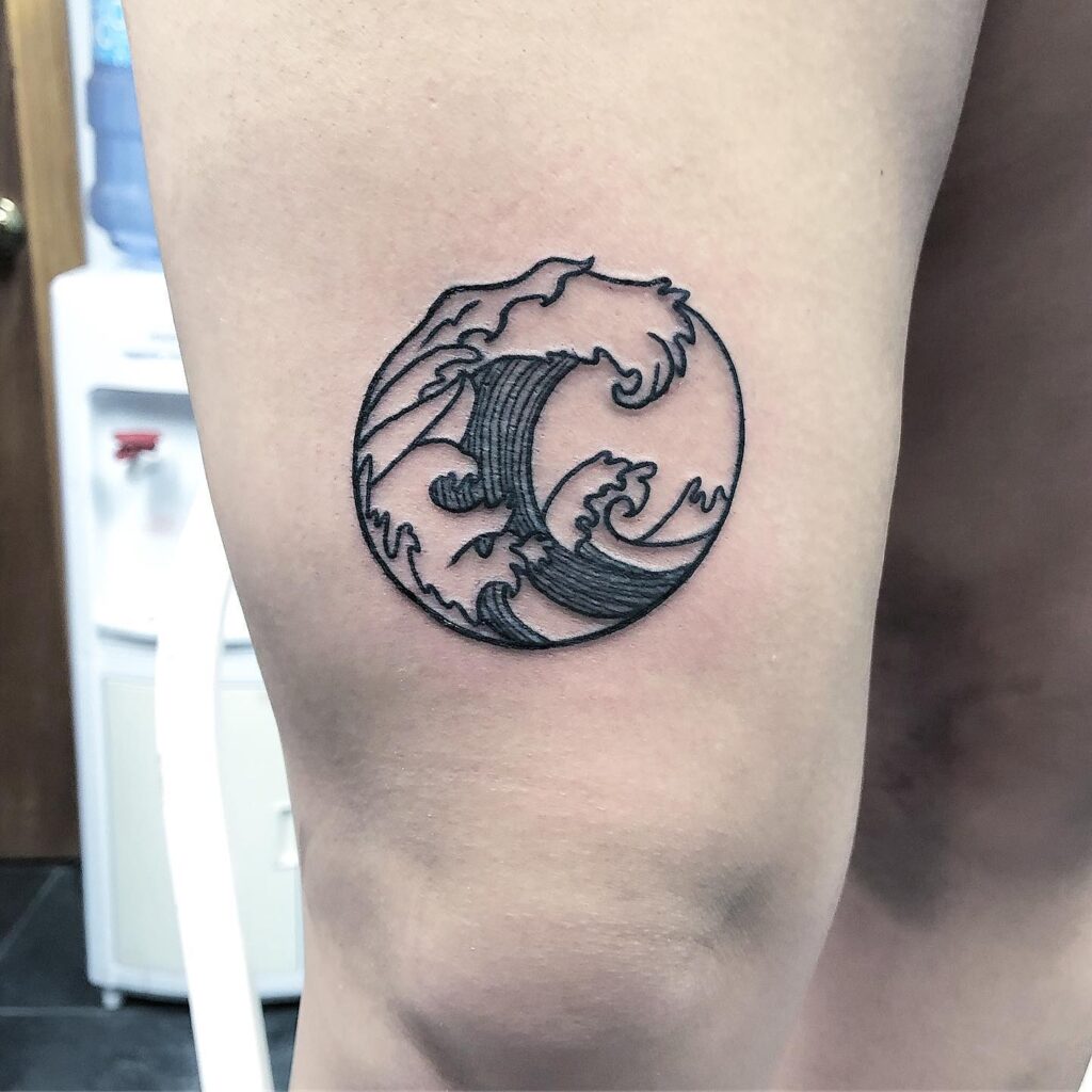 Artistry in simplicity ocean wave outline tattoo above the knee