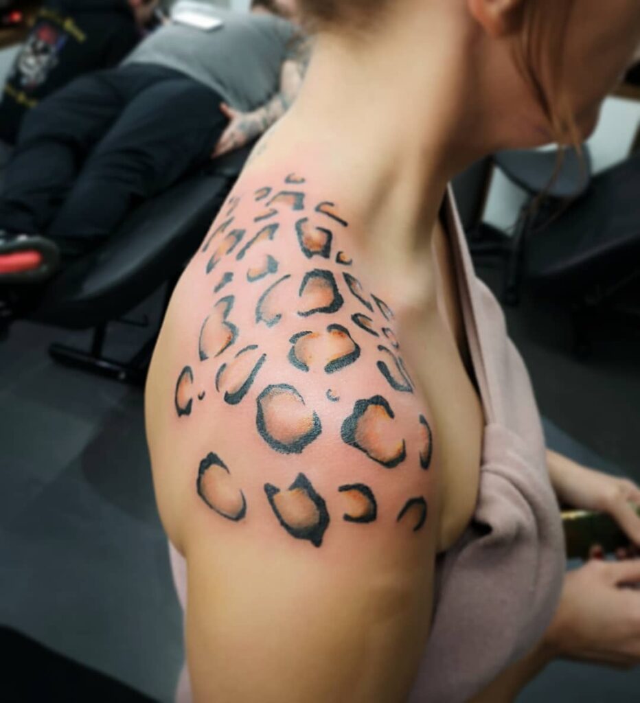 Awesome leopard print pattern shoulder tattoo a fierce statement