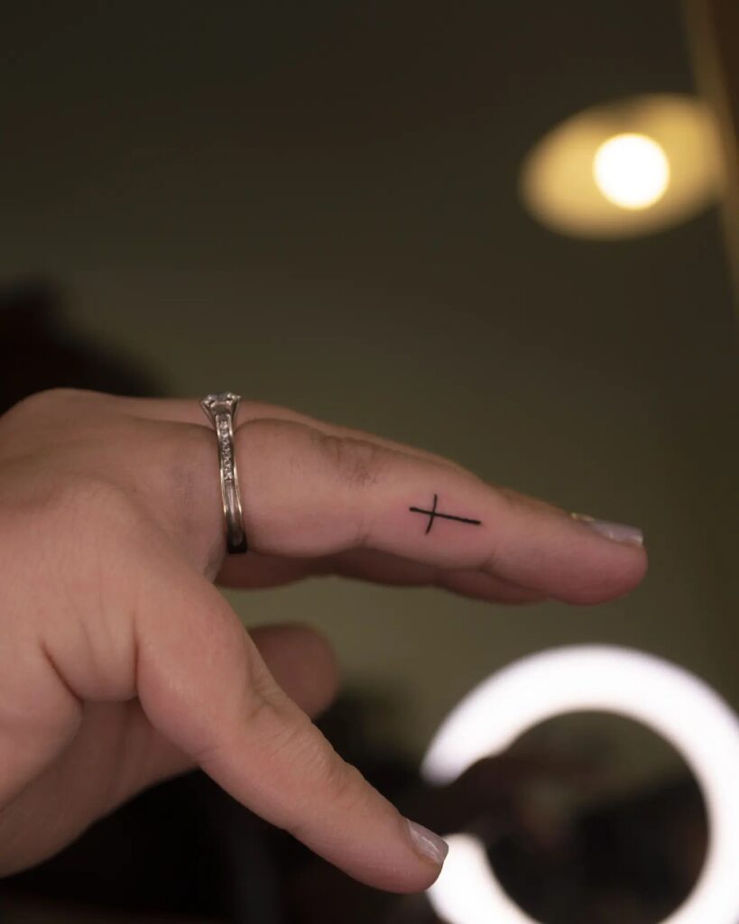 Awesome Side Finger Tattoo Ideas for Women Creative Accents