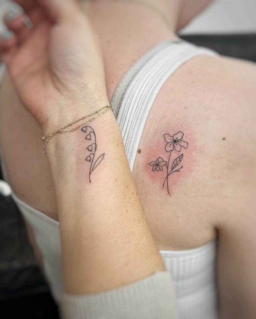 Beautiful mother and daughter floral tattoos that celebrate connection and family
