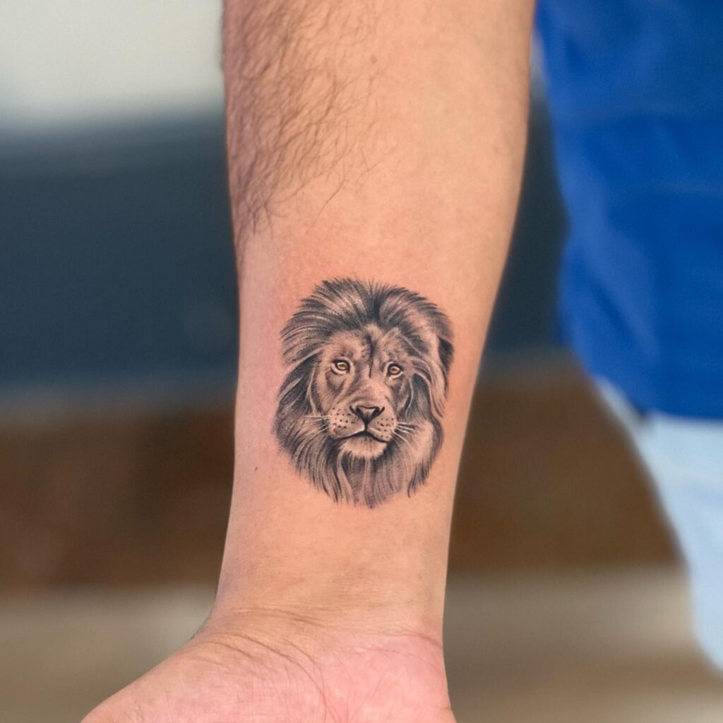 Classic lion head tattoo on the wrist: cool wrist roar