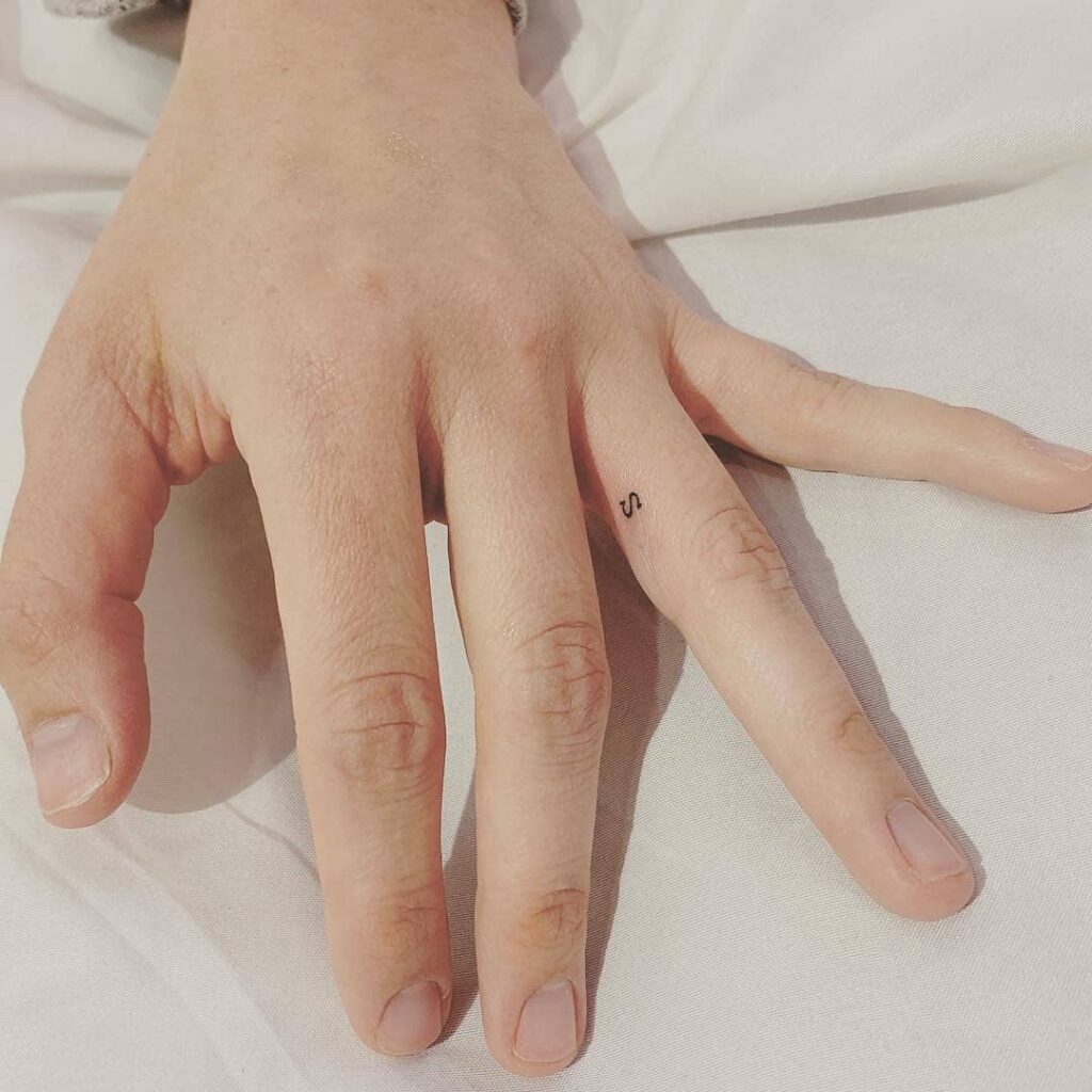 Classy Tiny 'S' Tattoo on the Ring Finger: Ring Finger Radiance