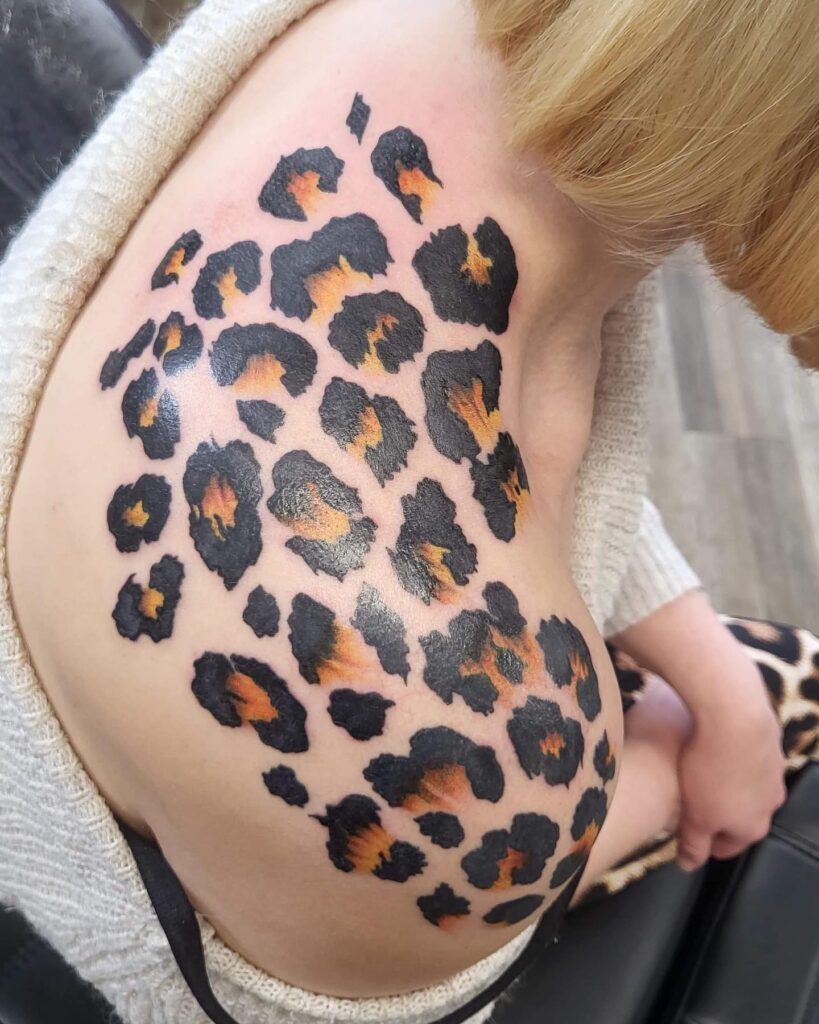 Colorful upper arm and shoulder cheetah print tattoo for females