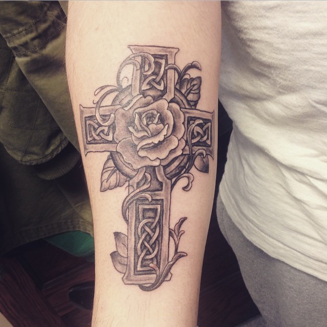 Detailed Celtic Cross with Roses Tattoo: Combining Tradition and Nature
