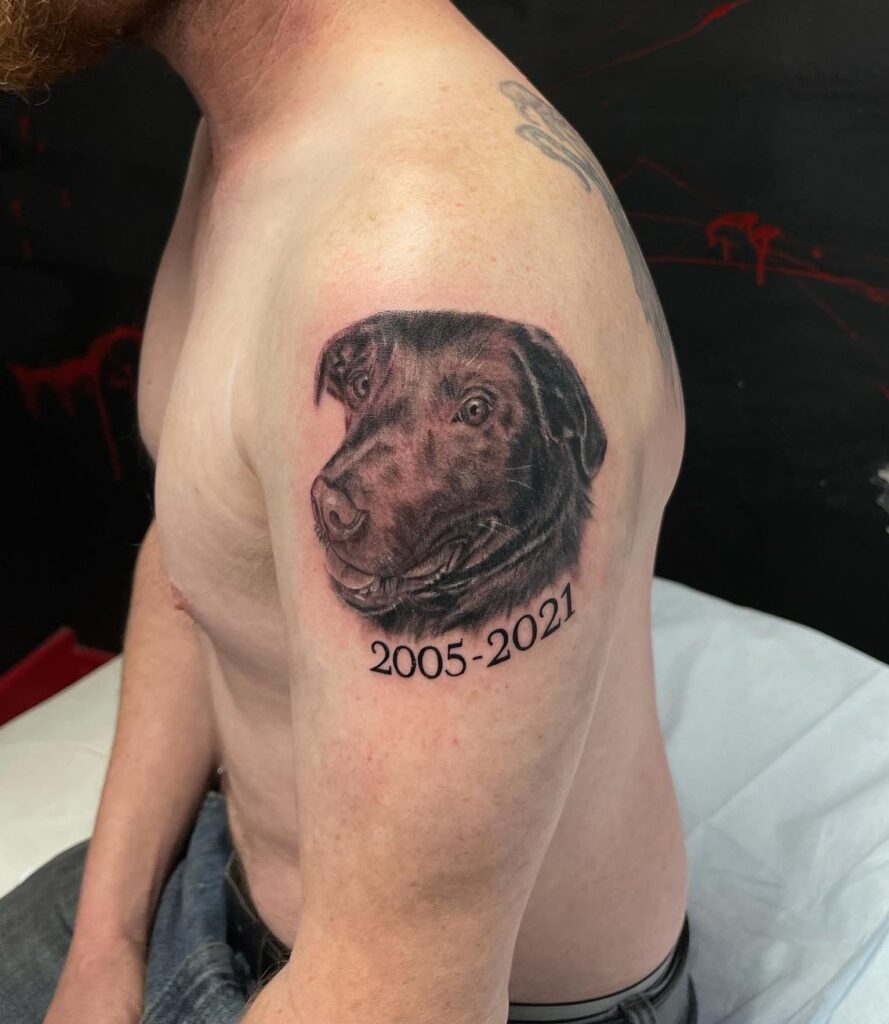 Dog Memorial Portrait with Years 2005-2021 on the Upper Arm: In Memoriam