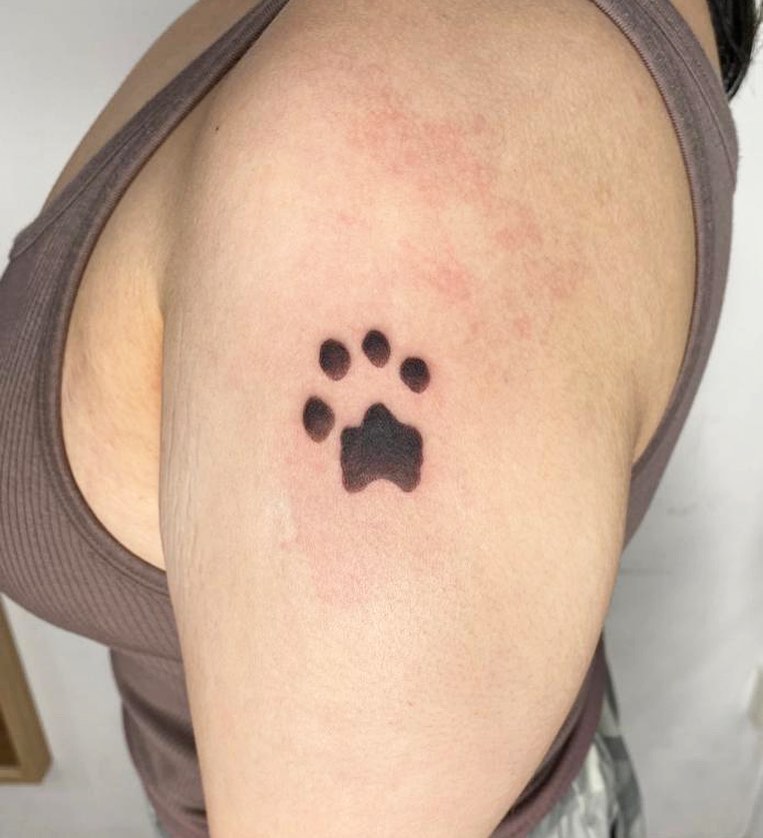 Dog Paw Tattoo on the Upper Arm for a Bold Statement: Upper Arm Pawistry