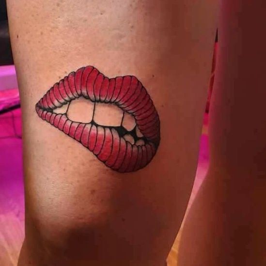 Express Your Boldness Unique Lips Knee Tattoo Ideas for Women