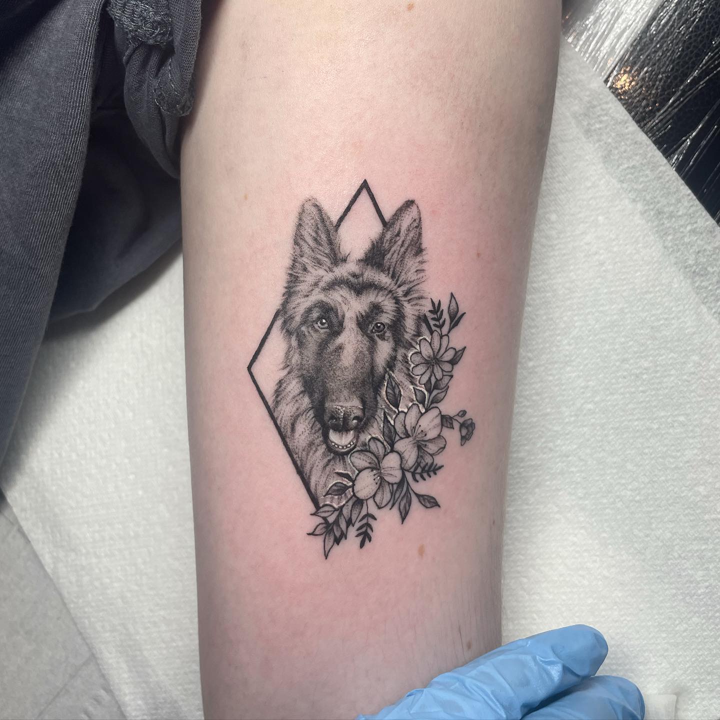 Floral naturalistic tattoos of german shepherds Floral naturalistic tattoos of german shepherds