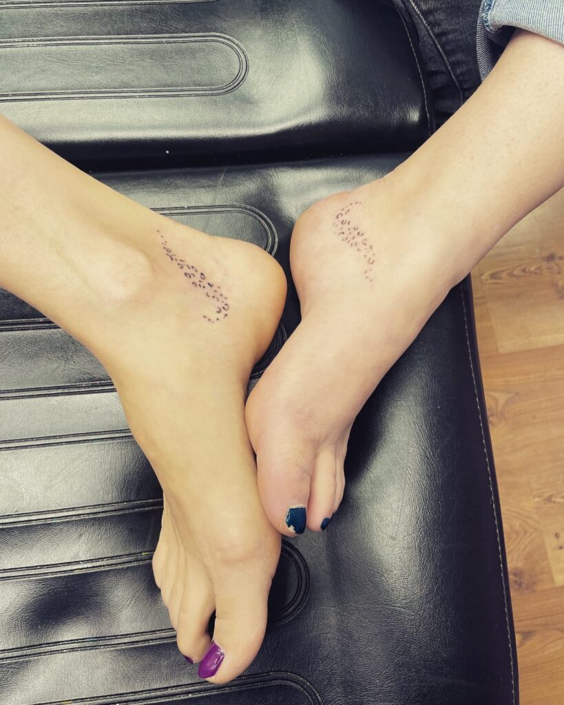 Graceful and Intricate Matching Leopard Print Swirls on Lower Ankle
