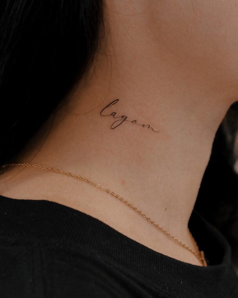 Handwriting 'lagom' tattoo on the side of the neck for a delicate line tattoo scandinavian whispers