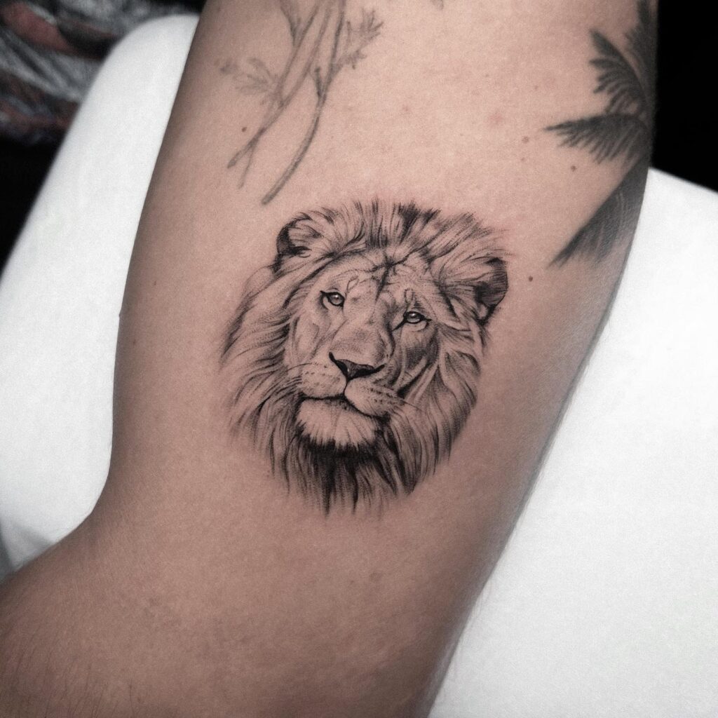 Lion head portrait on the above inner elbow: classic elegance