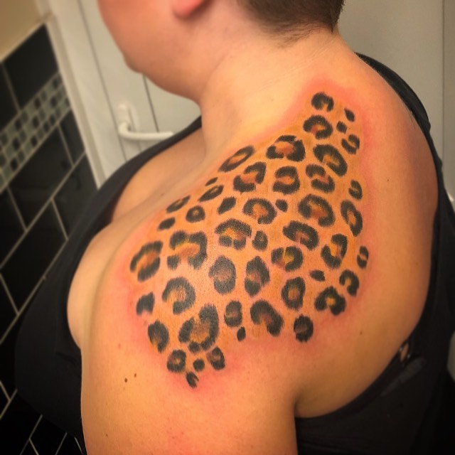 Majestic markings shoulder tattoo with leopard print for women