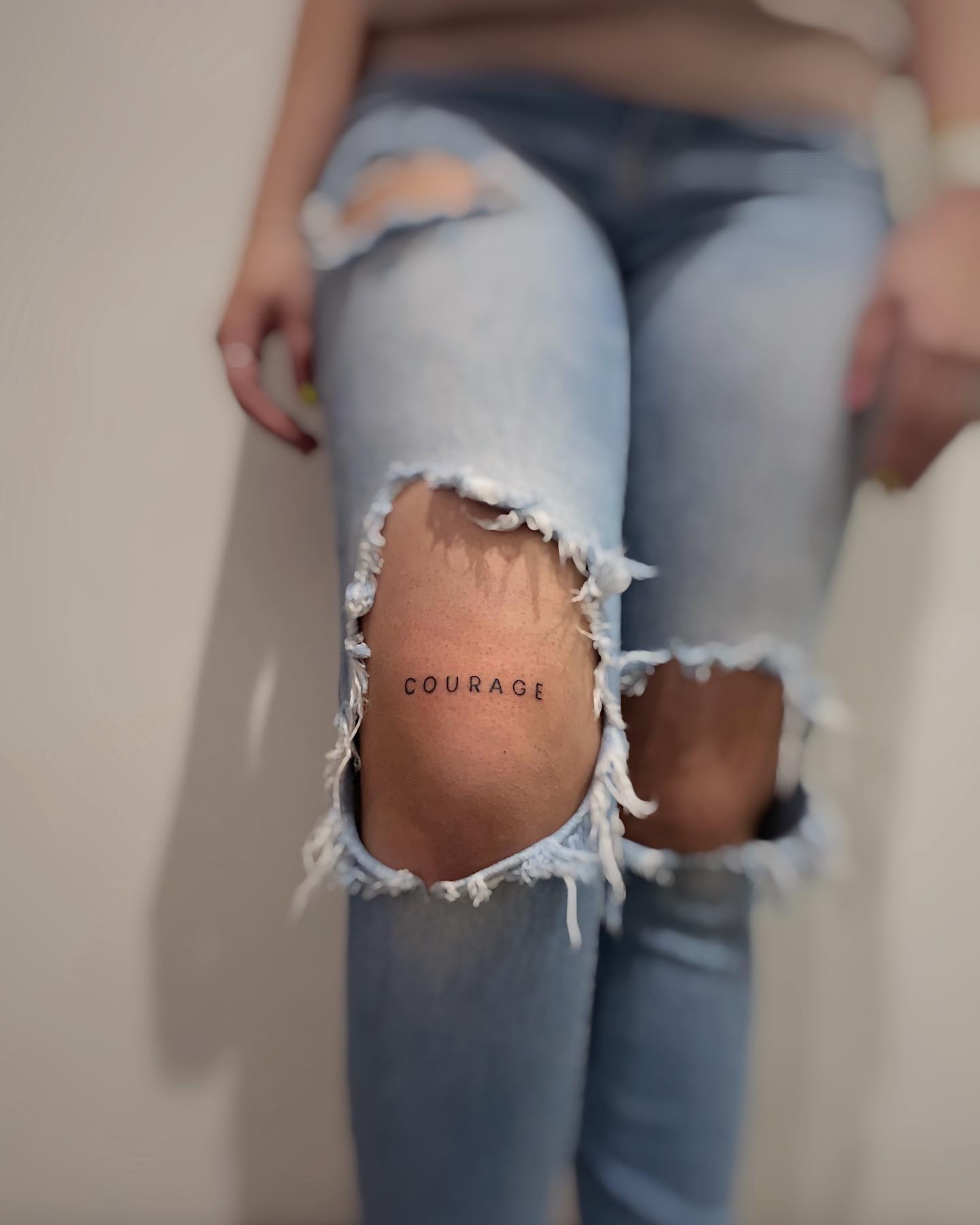 Minimalist Fine Line Tattoo Above Knee Design