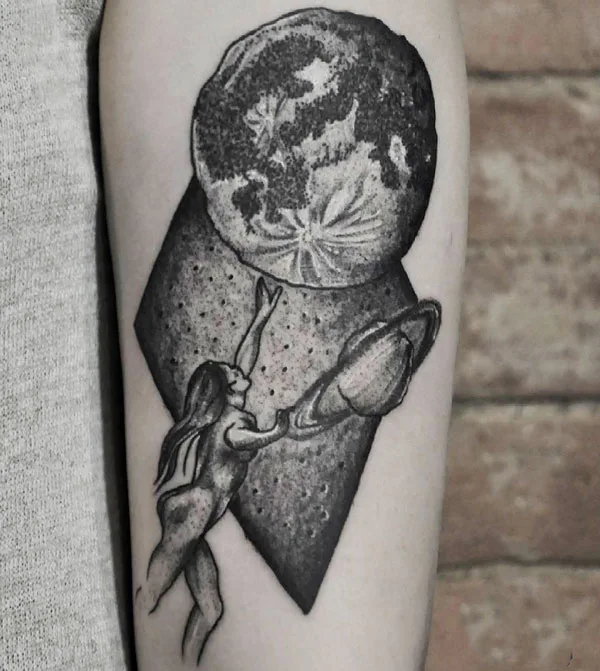 Naked women geometric tattoo