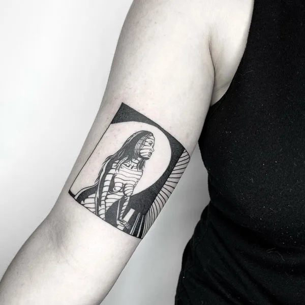 Naked women tattoo 32