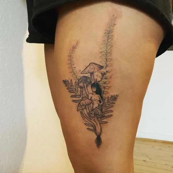 Naked women tattoo 33