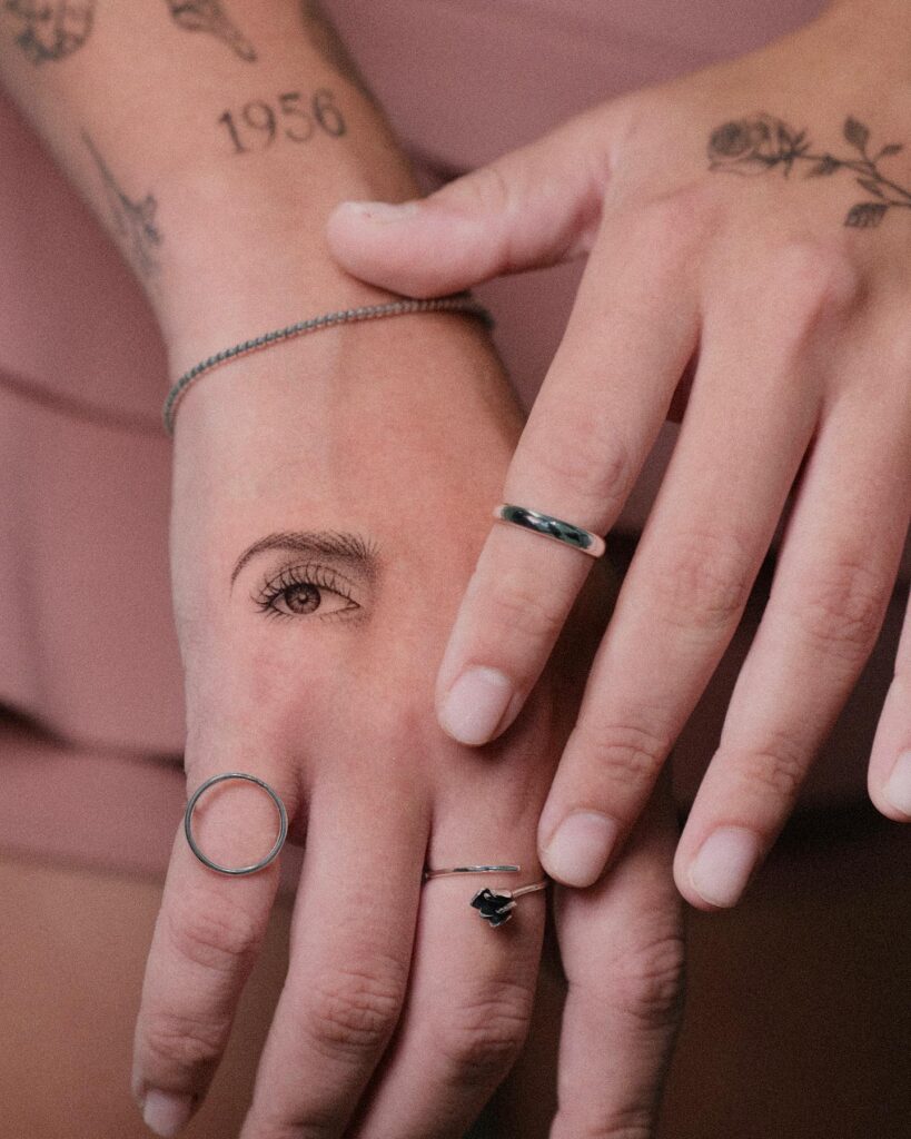 Realistic eye tattoo on hand a captivating gaze