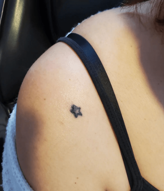 Single Star Tattoo on the Right Shoulder Single Star Tattoo on the Right Shoulder