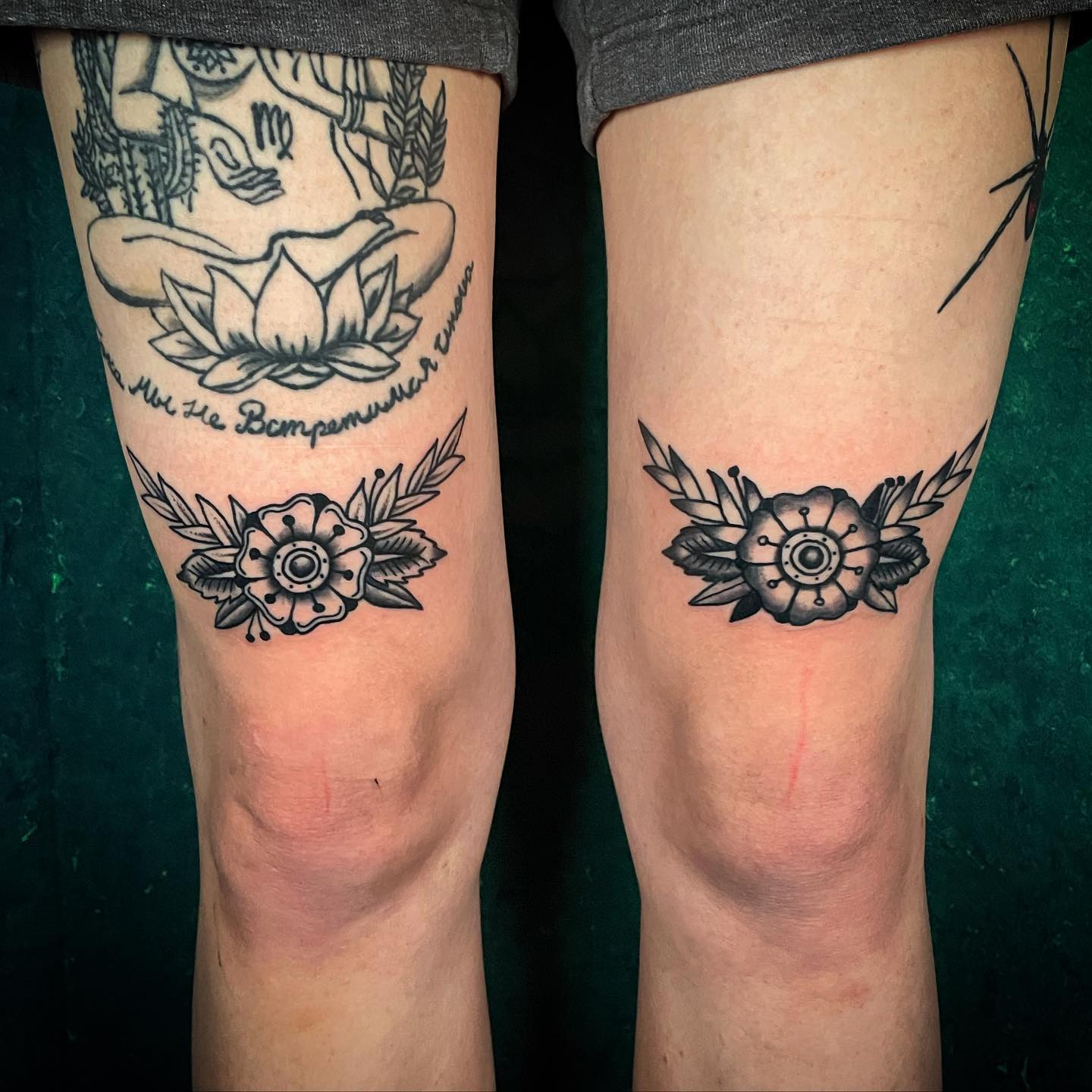 Traditional Floral Above Knee Tattoo Design