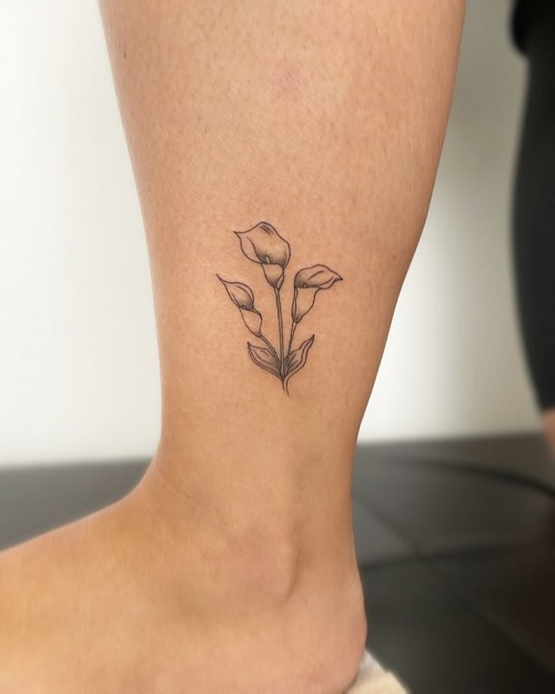 Trending Tiny Flower Tattoos 4
